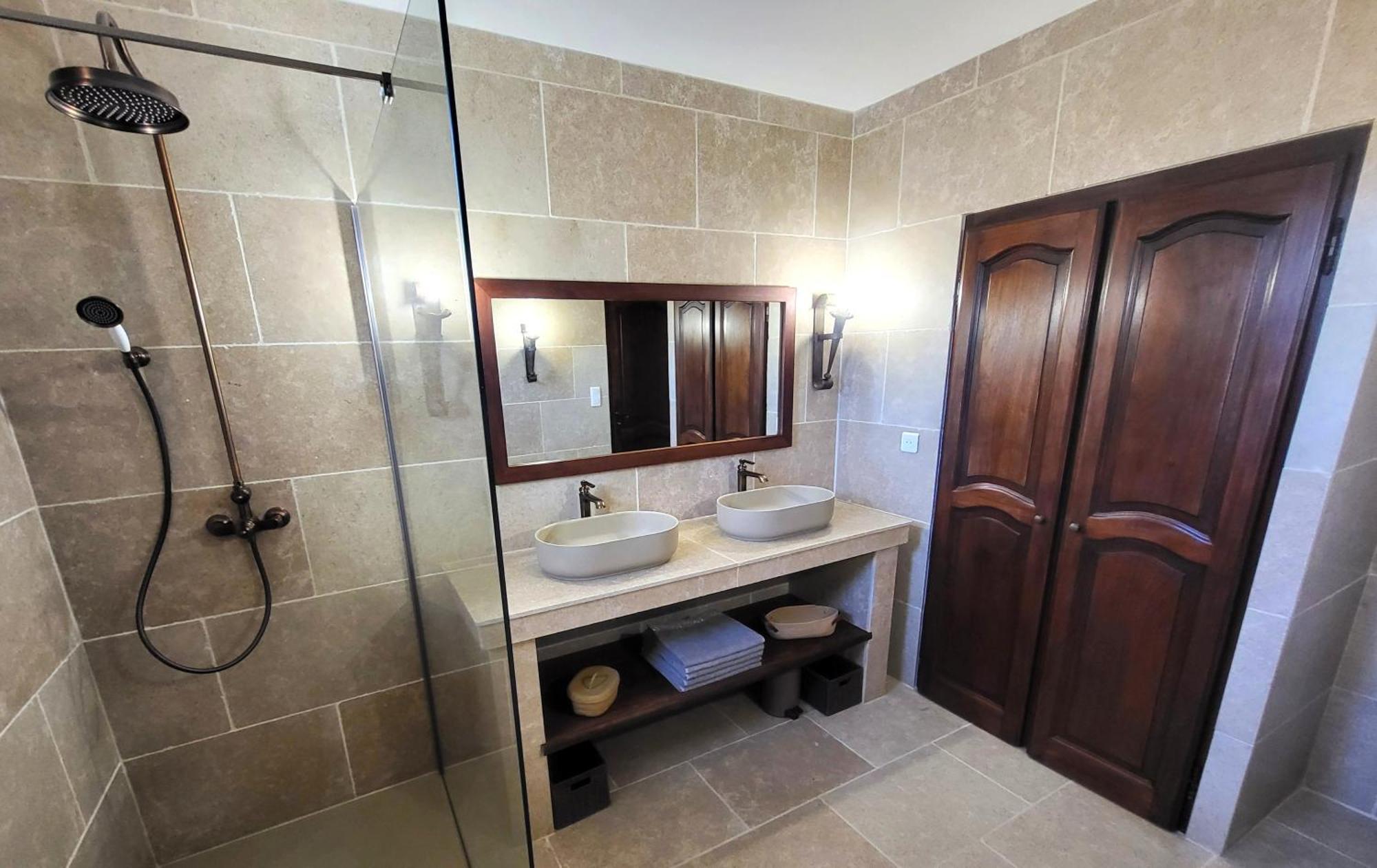 "La Massette Du Cheval Blanc" Villa De Caractere En Pierre ลีล-ซูร์-ลา-ซอร์ก ภายนอก รูปภาพ